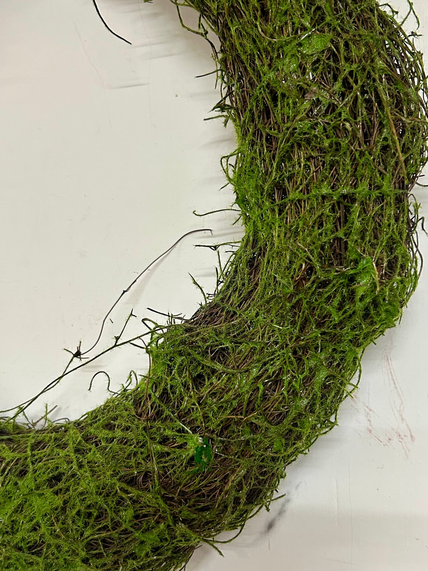 18 Inch Green And Natural Moss Vine Wreath