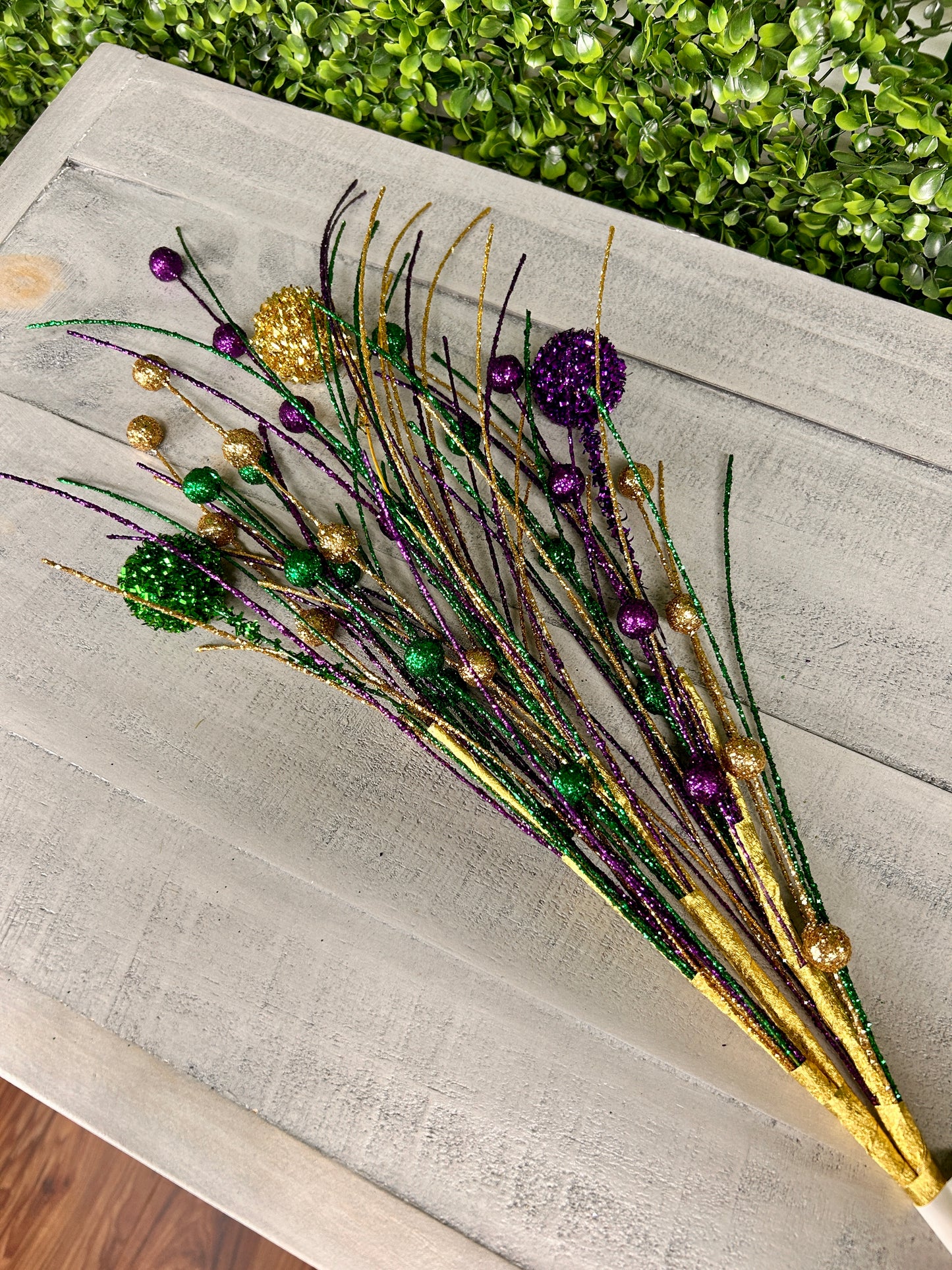 29 Inch Mardi Gras Glitter Ball Fishline Spray