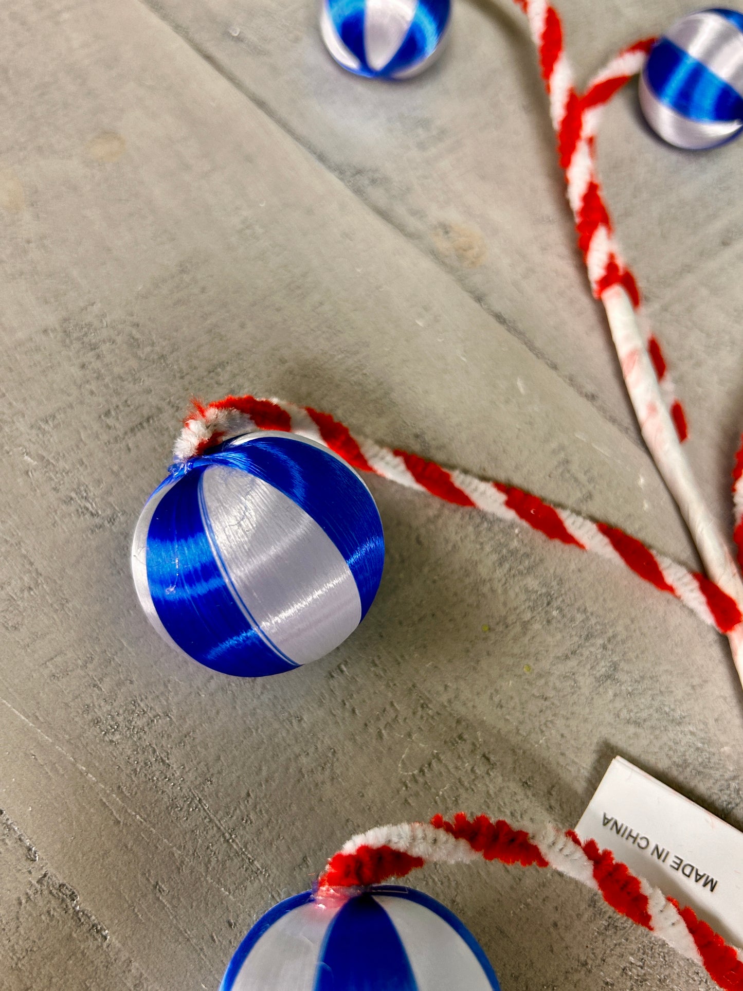 19 Inch Blue And White Ball Ornament Spray