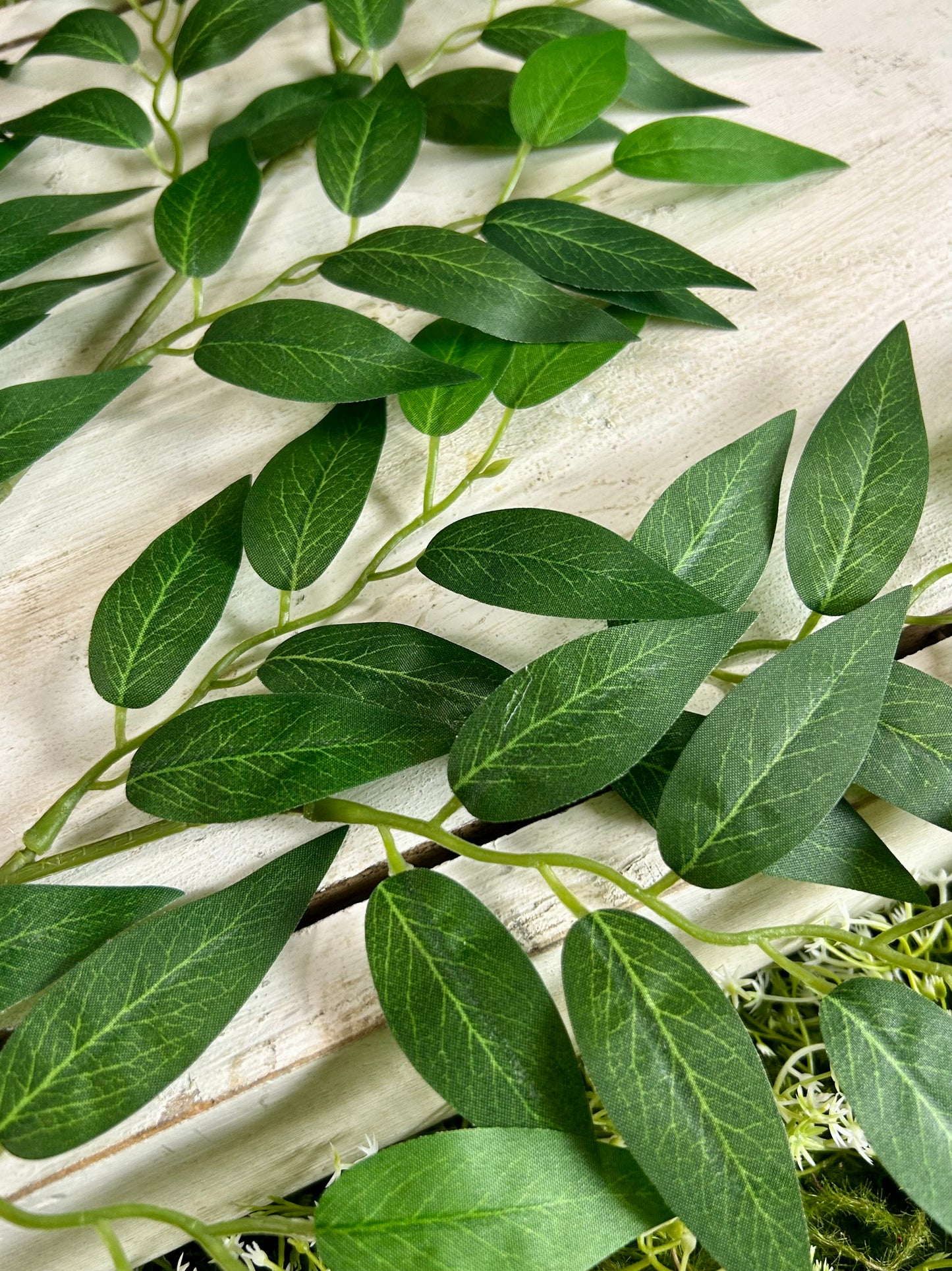 20 Inch Green Wisteria Leaf