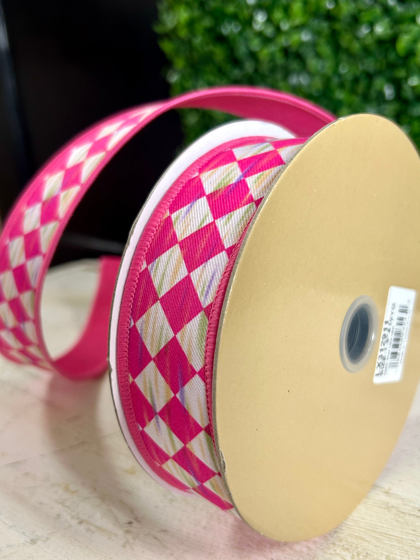 1.5 Inch By 10 Yard Hot Pink And White Antique Diamond Fused Ribbon