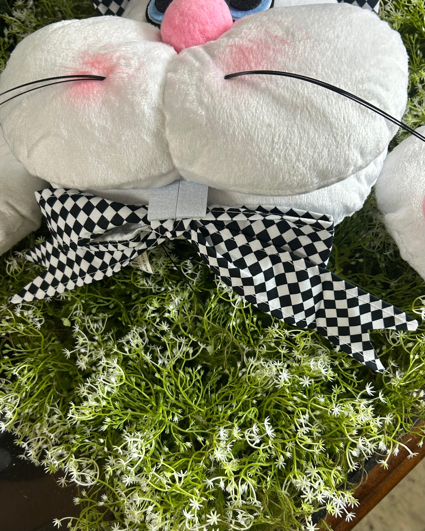 22.5 Inch White Pink And Black Harlequin Bunny Decor Kit