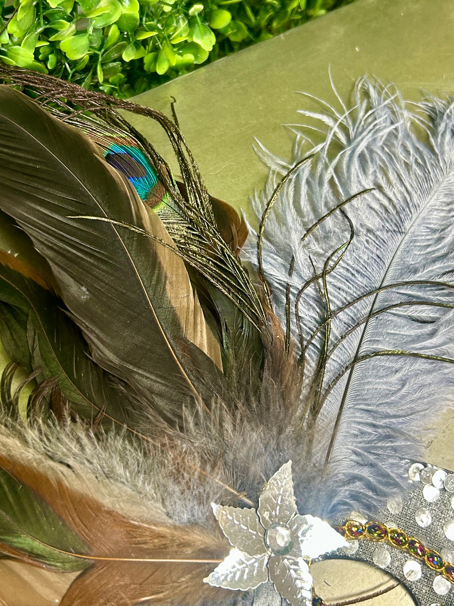 19 Inch Silver Mardi Gras Feather Mask Pick