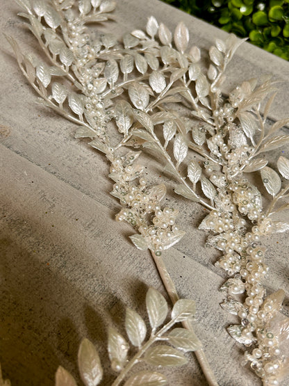 33 Inch White Fern And Pearl Spray