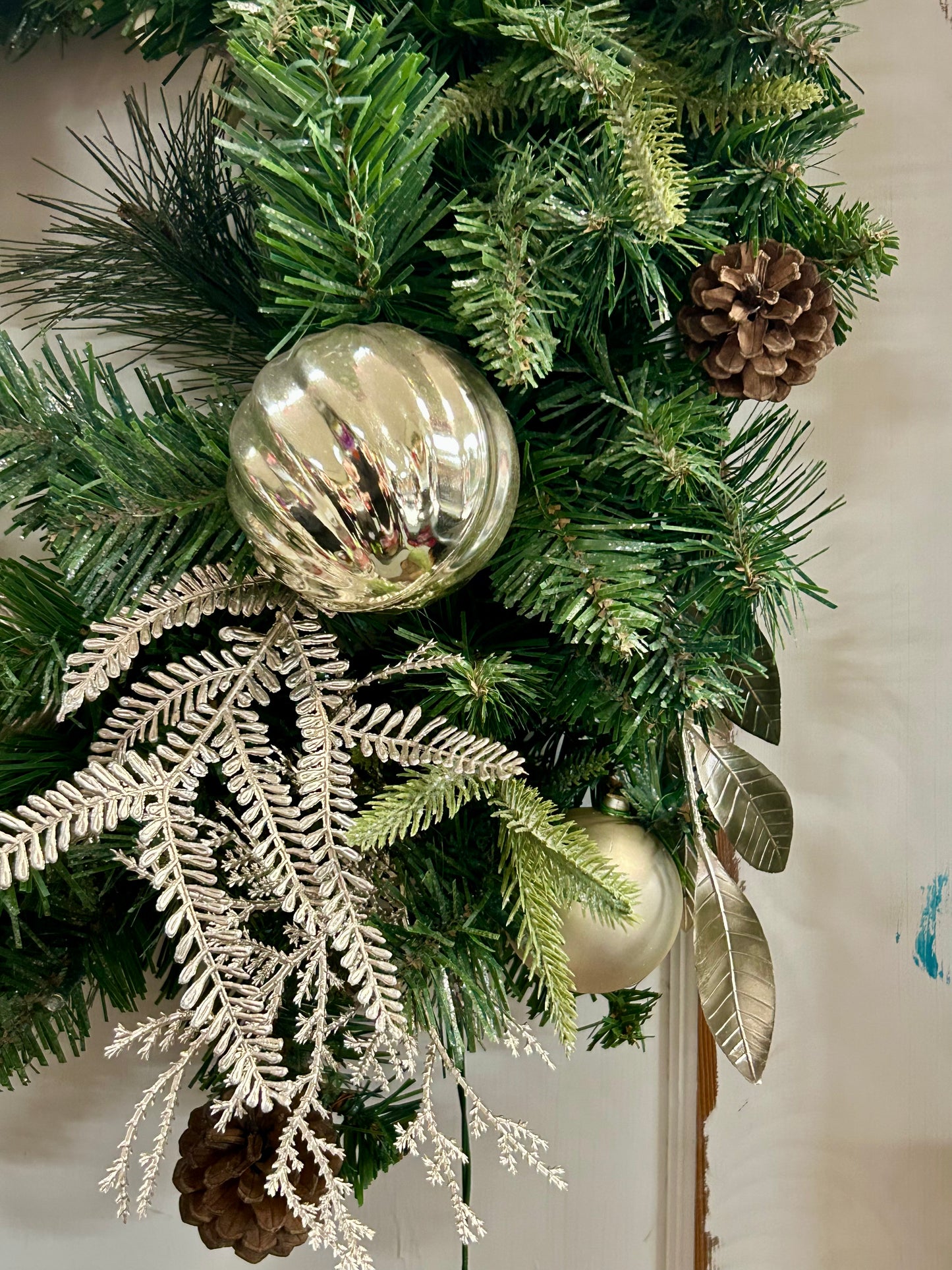 25 Inch Pre Lit Silver Reindeer And Pinecone Wreath