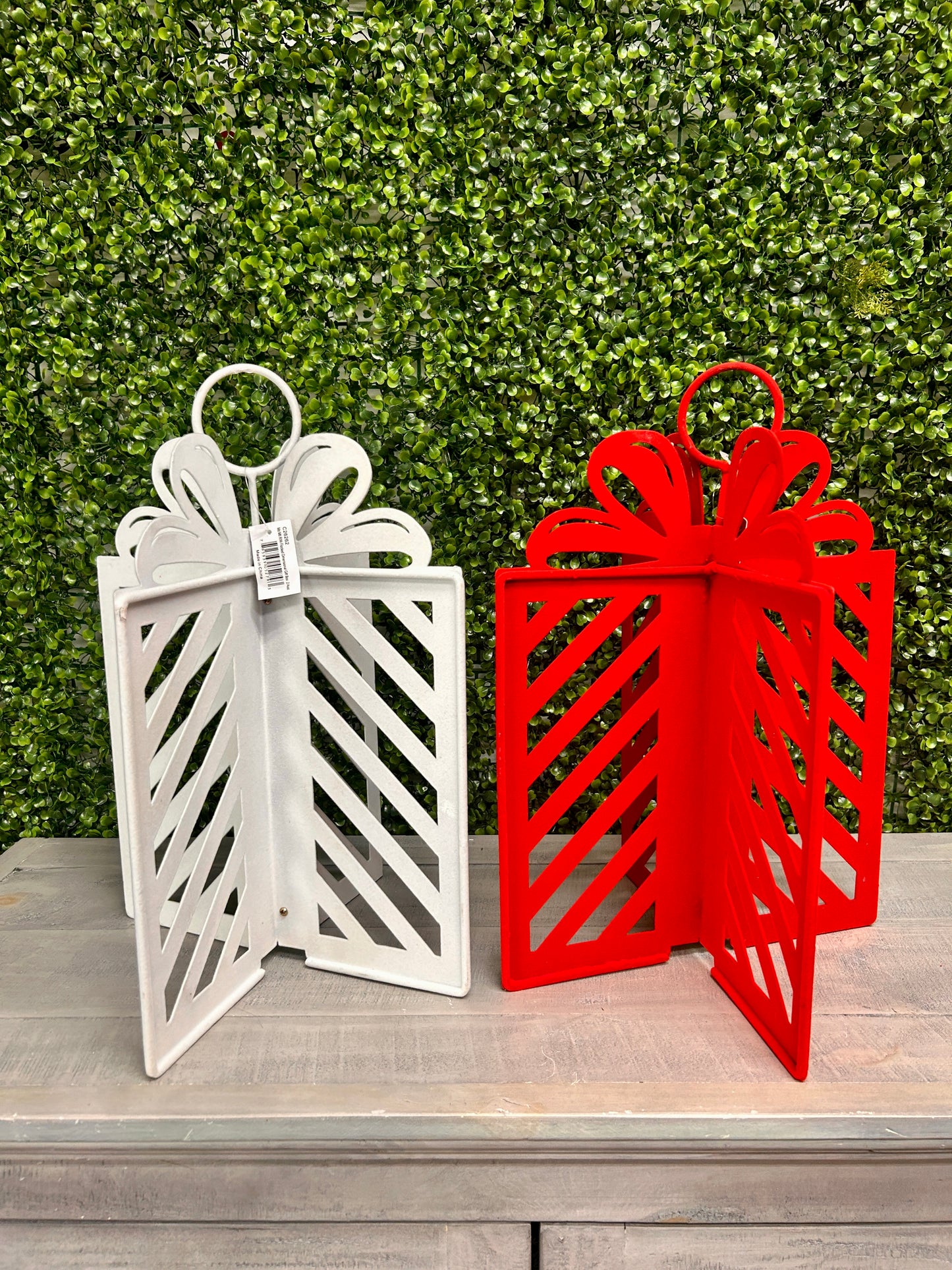 Metal Red And White Flocked Dimensional Gift Box Two Assorted