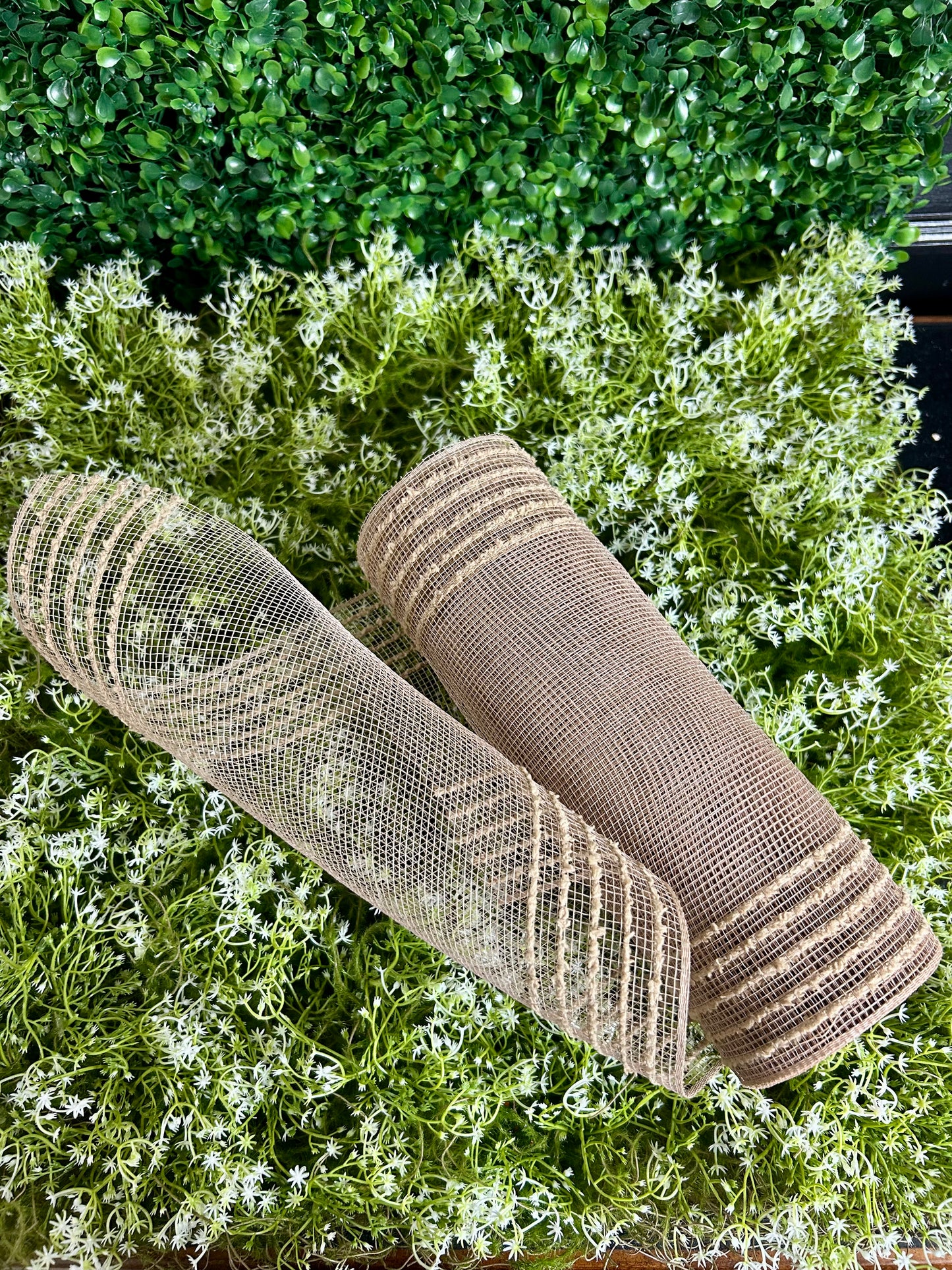 10.25 Inch By 10 Yard Natural Drift Wide Border Mesh