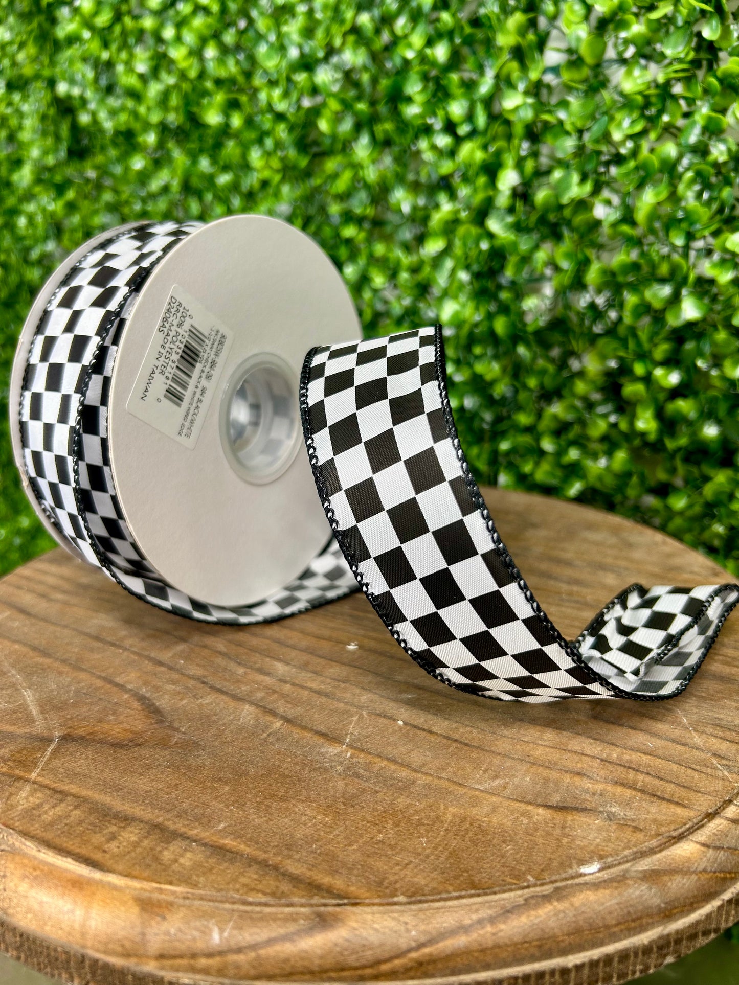 1.5 Inch By 25 Yard Black And White Raceway Check Wired Edge Ribbon