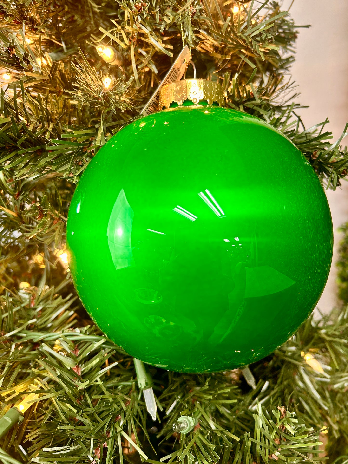 6 Inch Emerald Green Lacquer Ornament Ball
