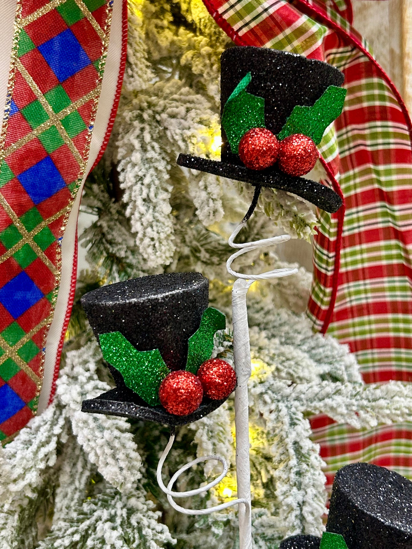 22 Inch Glitter Fabric Top Hat Spray