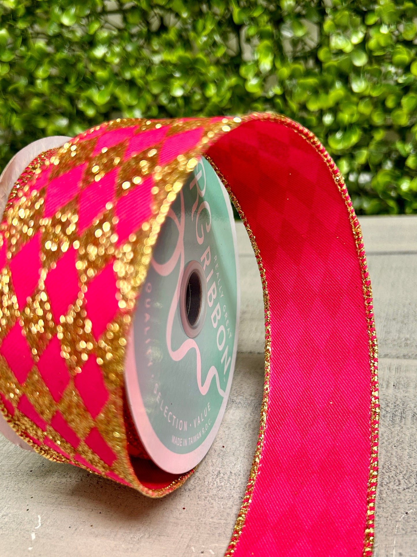 1.5 Inch By 10 Yard Fuchsia And Gold Glitter Harlequin Ribbon