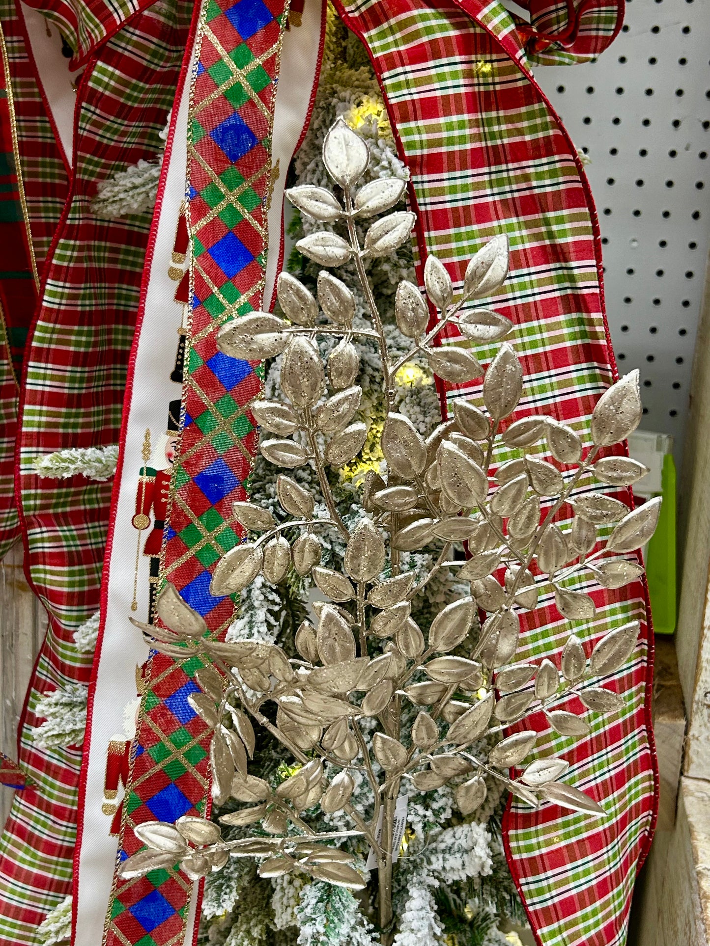 24 Inch Champagne Mini Leaf Spray