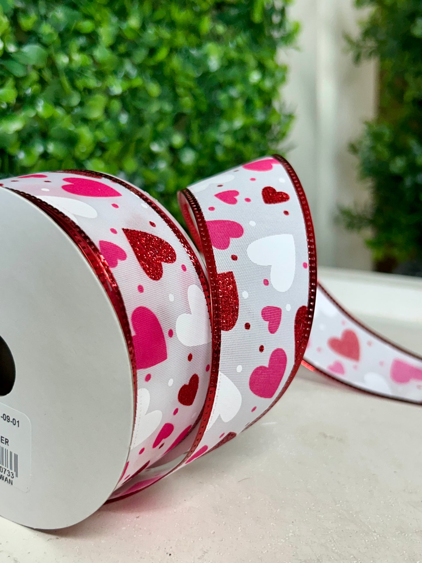 1.5 Inch By 10 Yard White Dark Pink And Red Glitter Hearts Ribbon