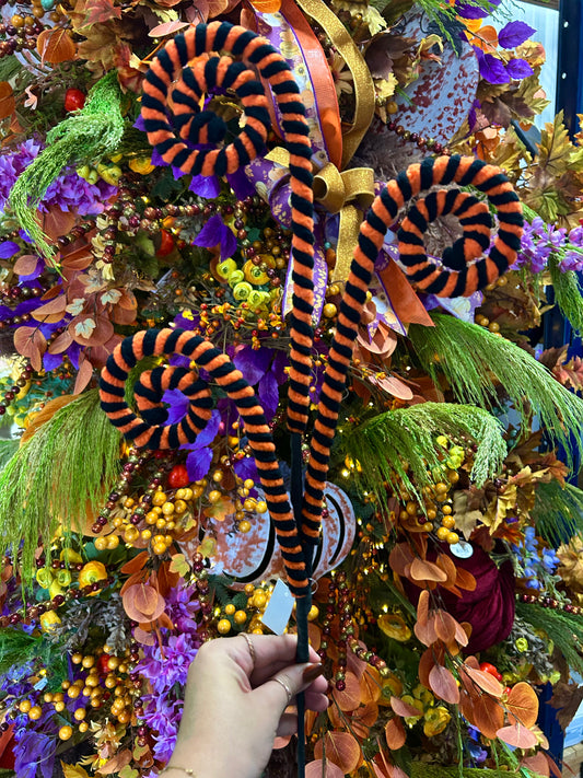 28 Inch Black And Orange Velvet Rope Coil Spray