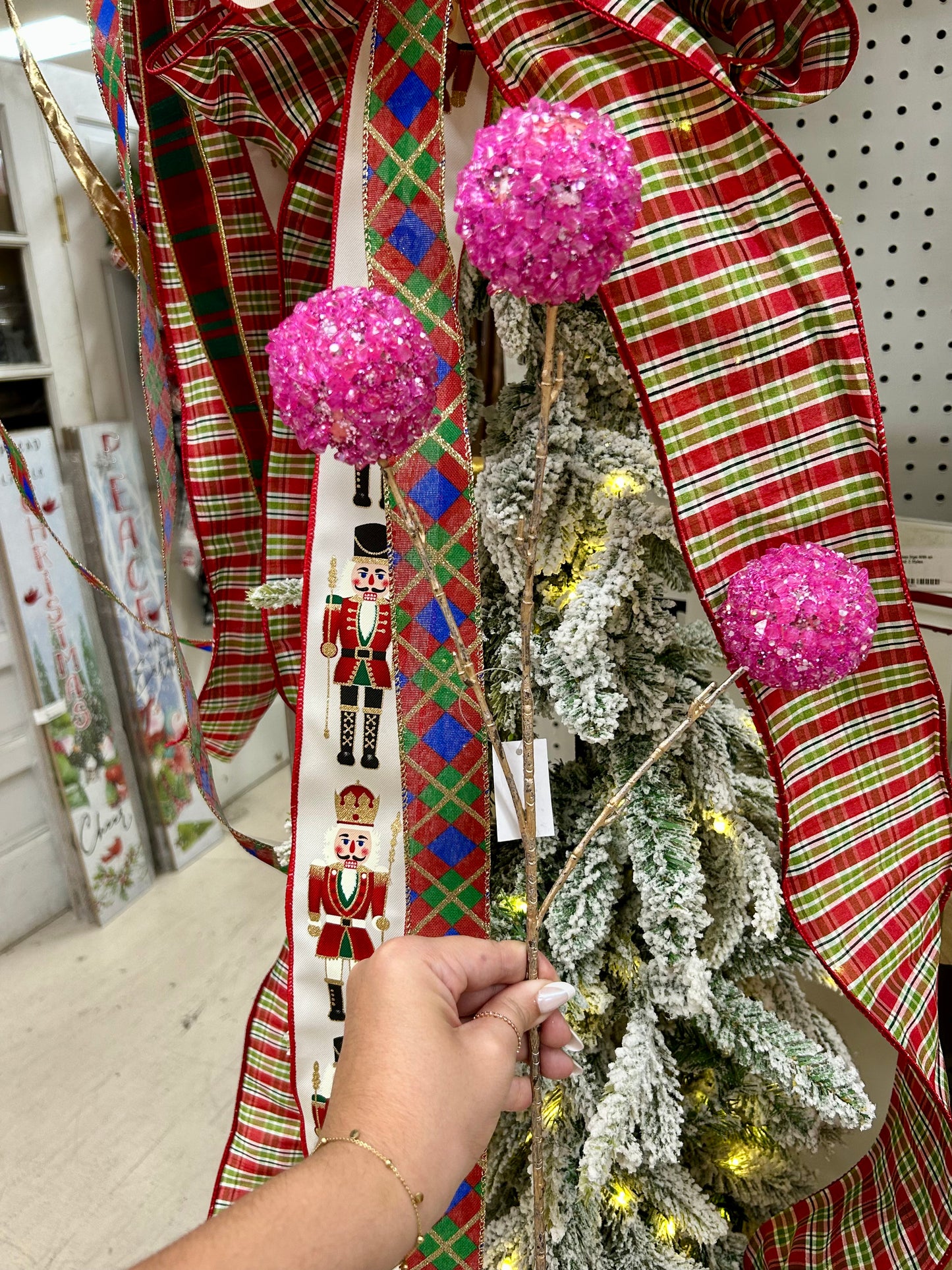 26 Inch Hot Pink Ice Ball Spray