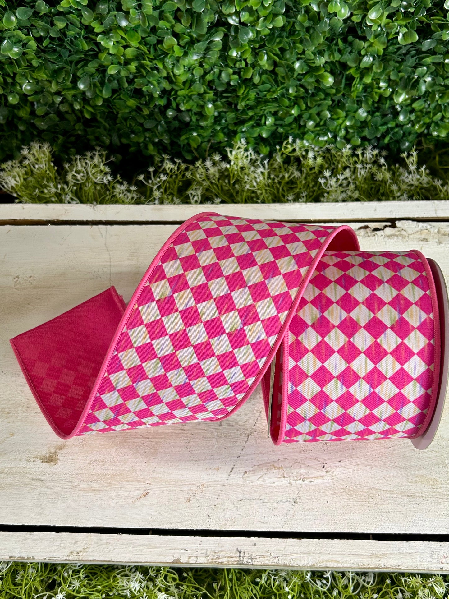 4 Inch By 10 Yard Hot Pink And White Antique Diamond Fused Ribbon