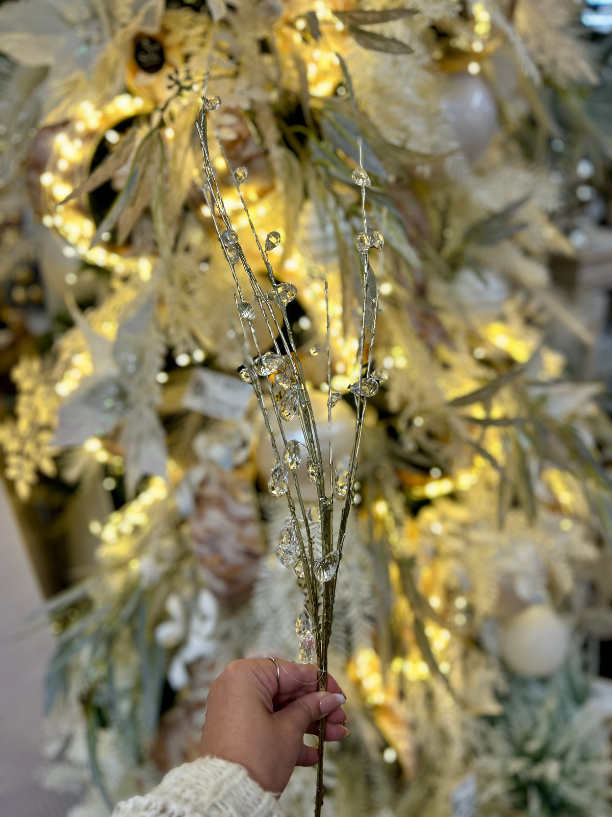 34 Inch Clear Acrylic Diamond Spray