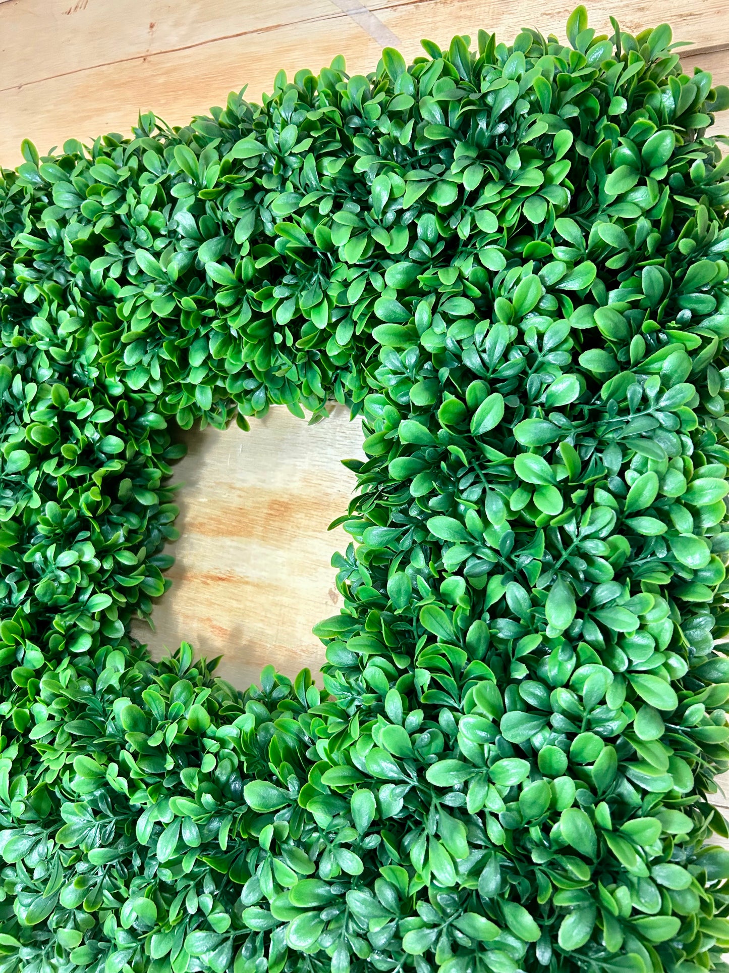 20 Inch Dark Green Boxwood Square Wreath