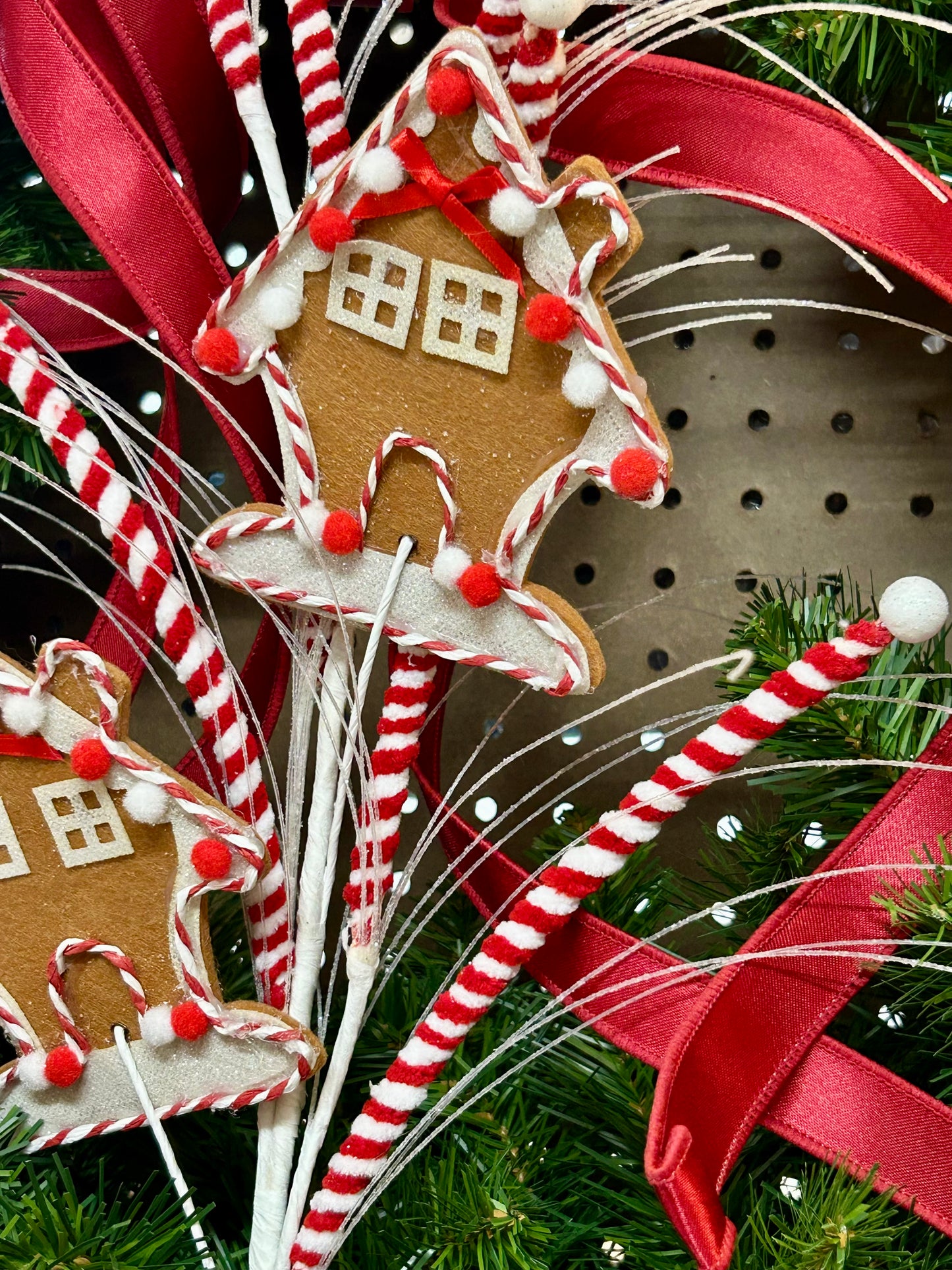 33 Inch Gingerbread House Chenille And Spike Spray