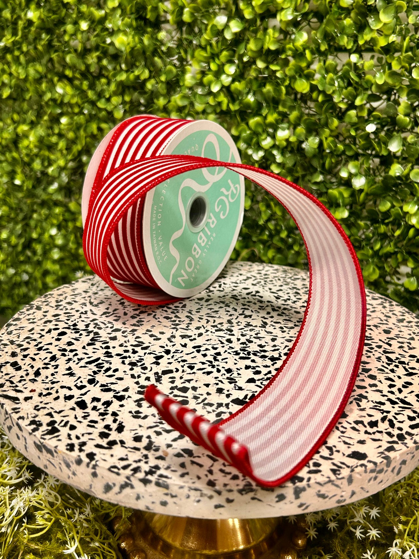 1.5 Inch By 10 Yard Red And White Glitter Velvet Vertical Lines Ribbon