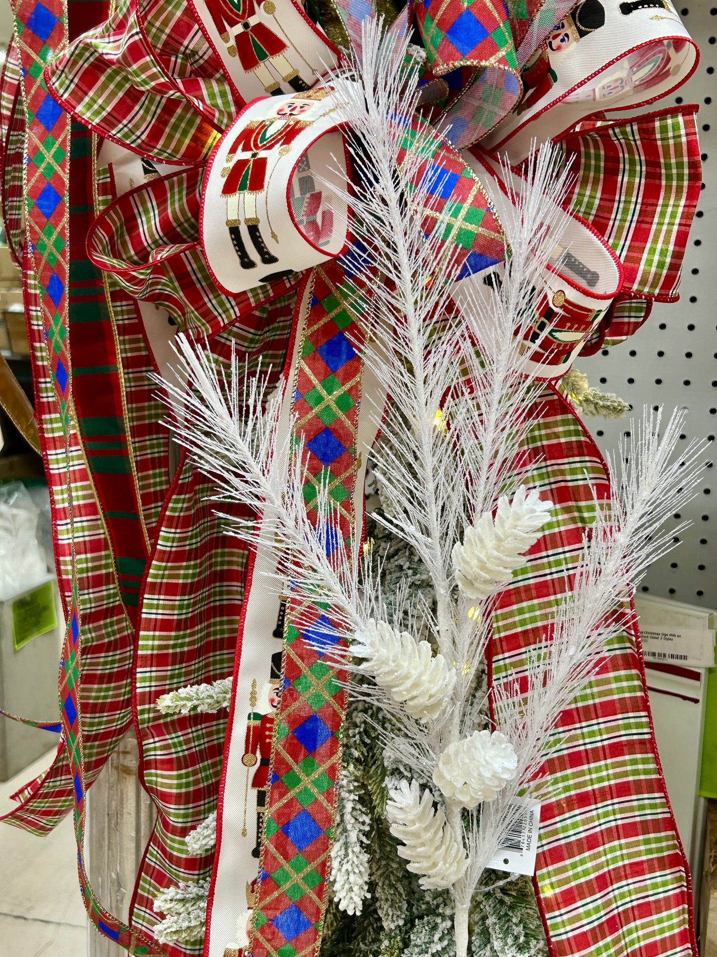 33 Inch White Glitter Pinecone Spray