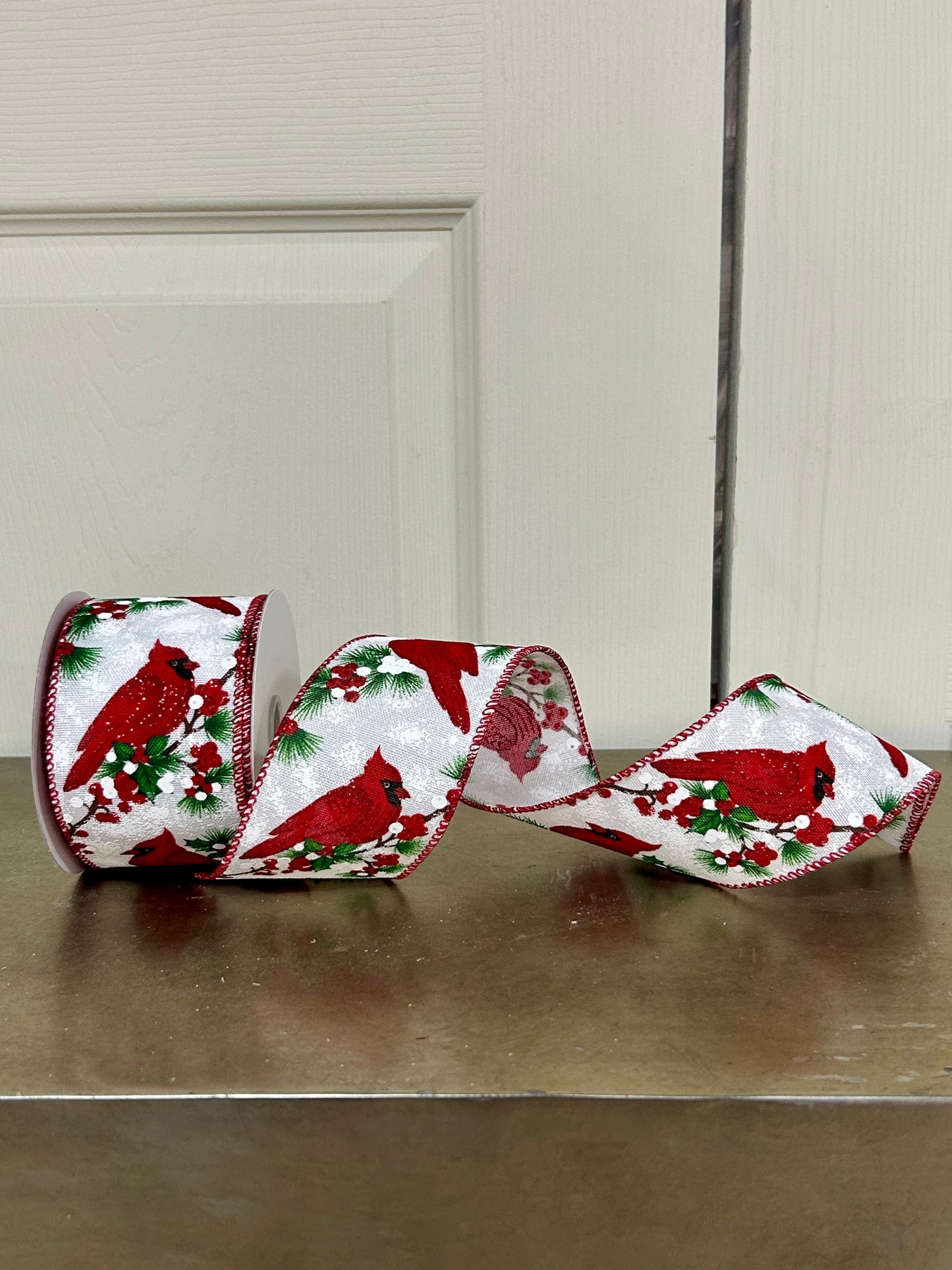 2.5 Inch By 10 Yard Big Sitting Cardinal White Linen Background Ribbon