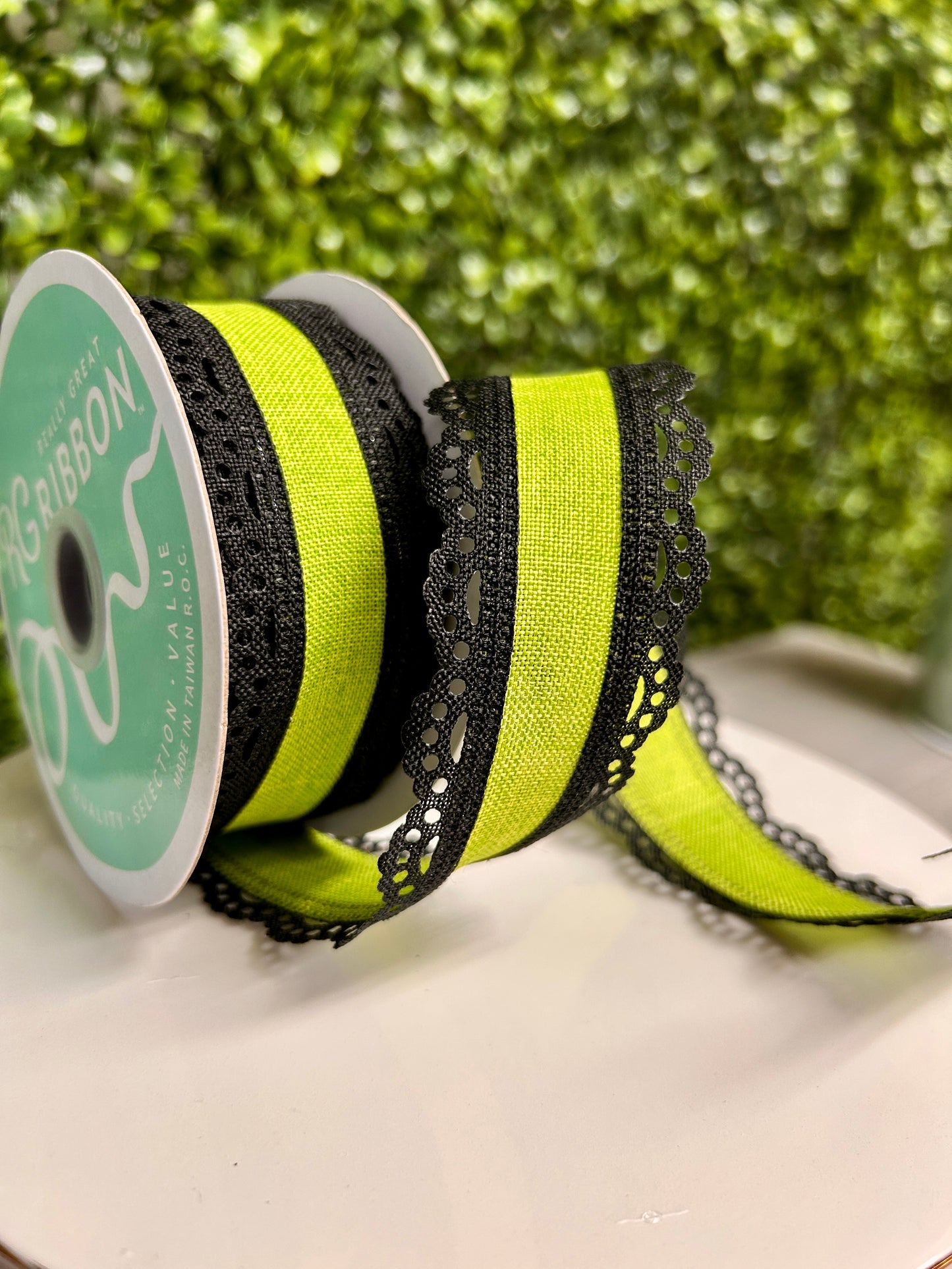 1.5 Inch By 10 Yard Black And Lime Lace Edge Royal Burlap Ribbon