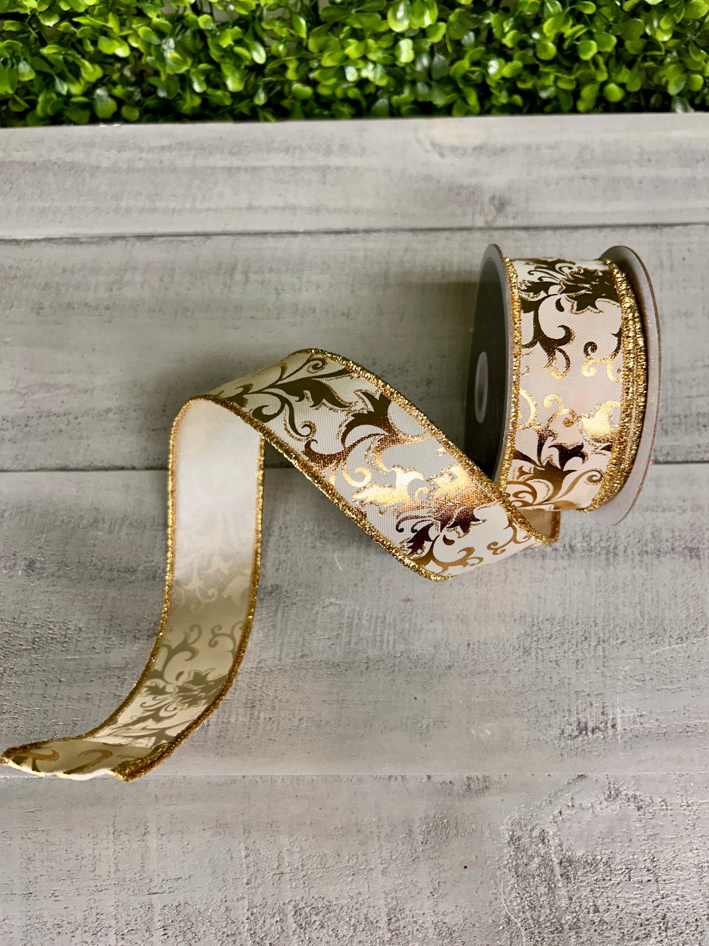 1.5 Inch By 10 Yard Gold And White Metallic Foil Swirl Leaf Ribbon