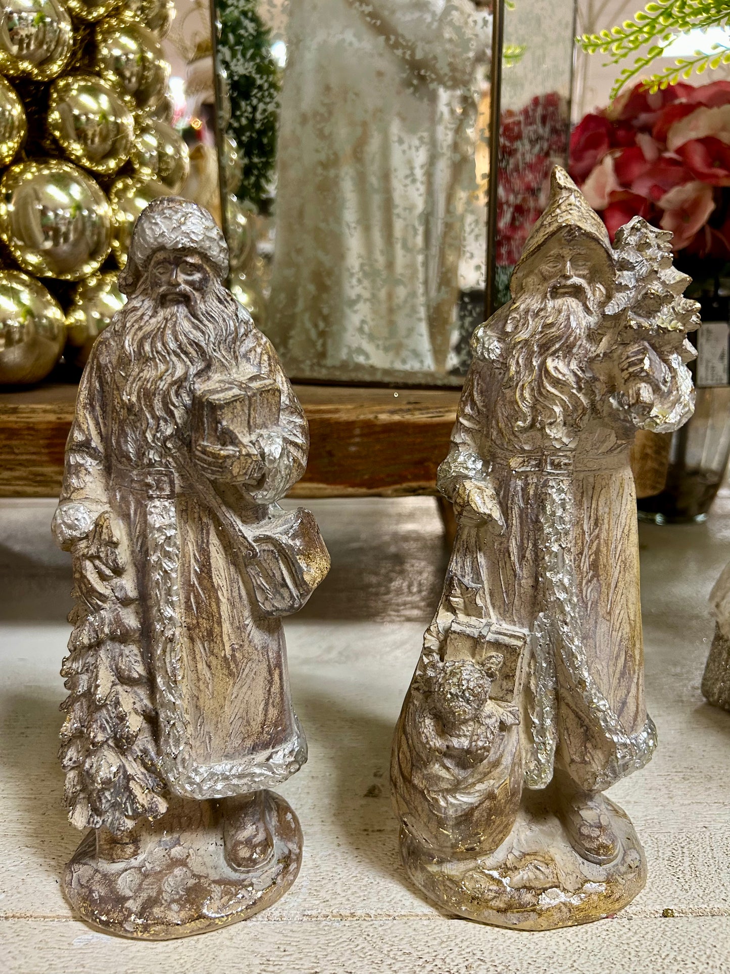 9.65 Inch Resin Holiday Santa Two Styles