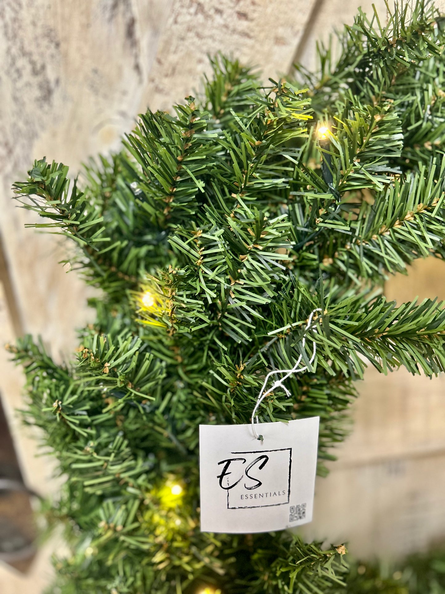 24 Inch Lighted Canadian Pine Wreath