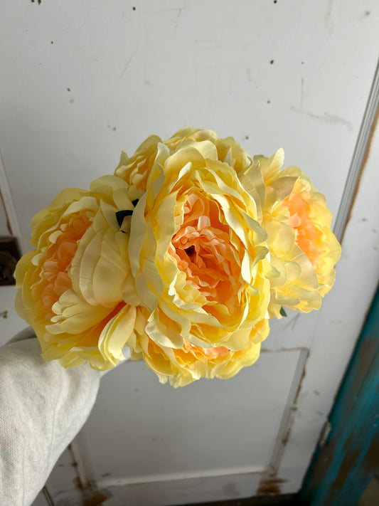 20 Inch Light Yellow Peony Bush