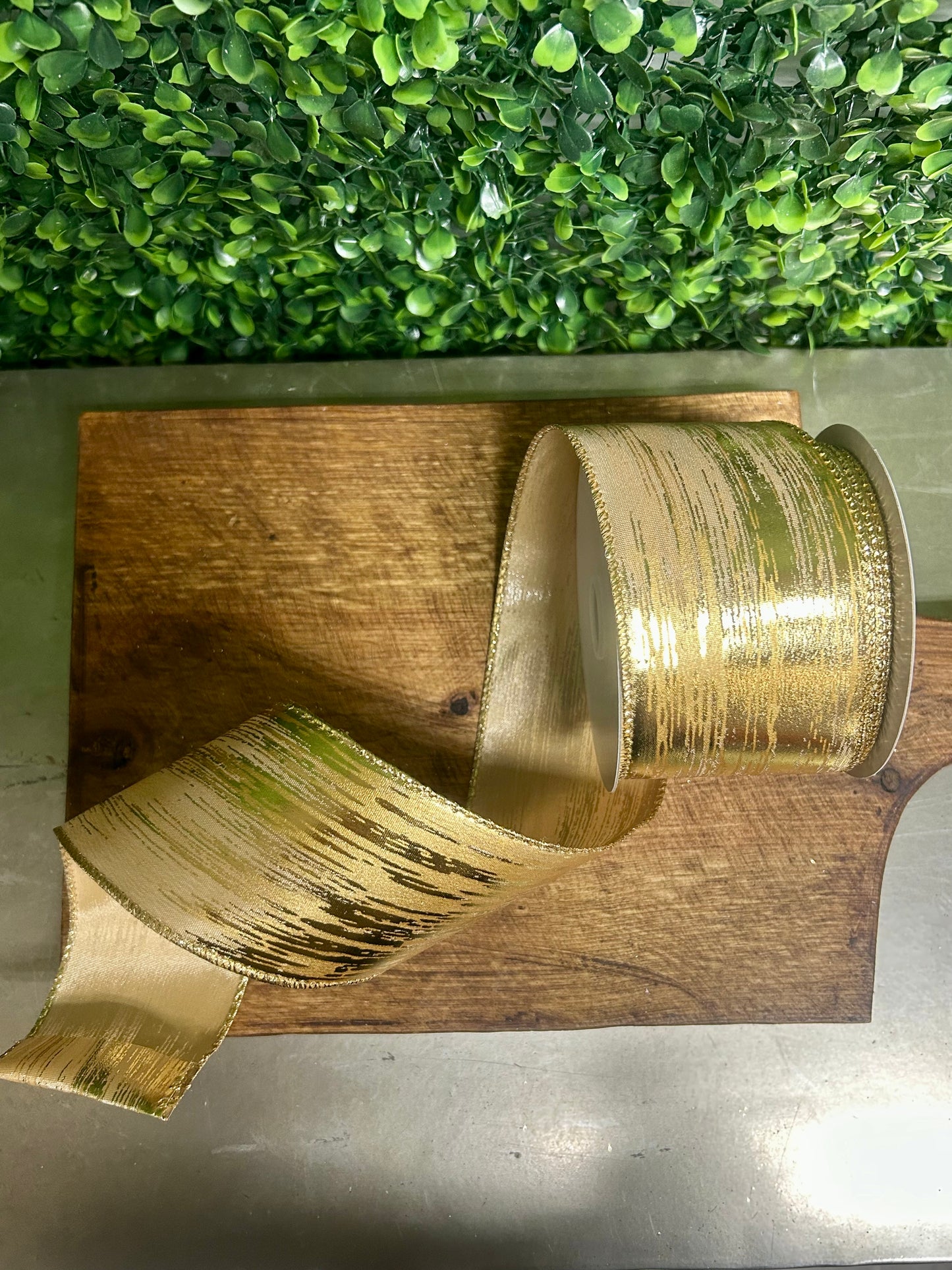 2.5 Inch By 10 Yard Champagne And Gold Metallic Streak Ribbon