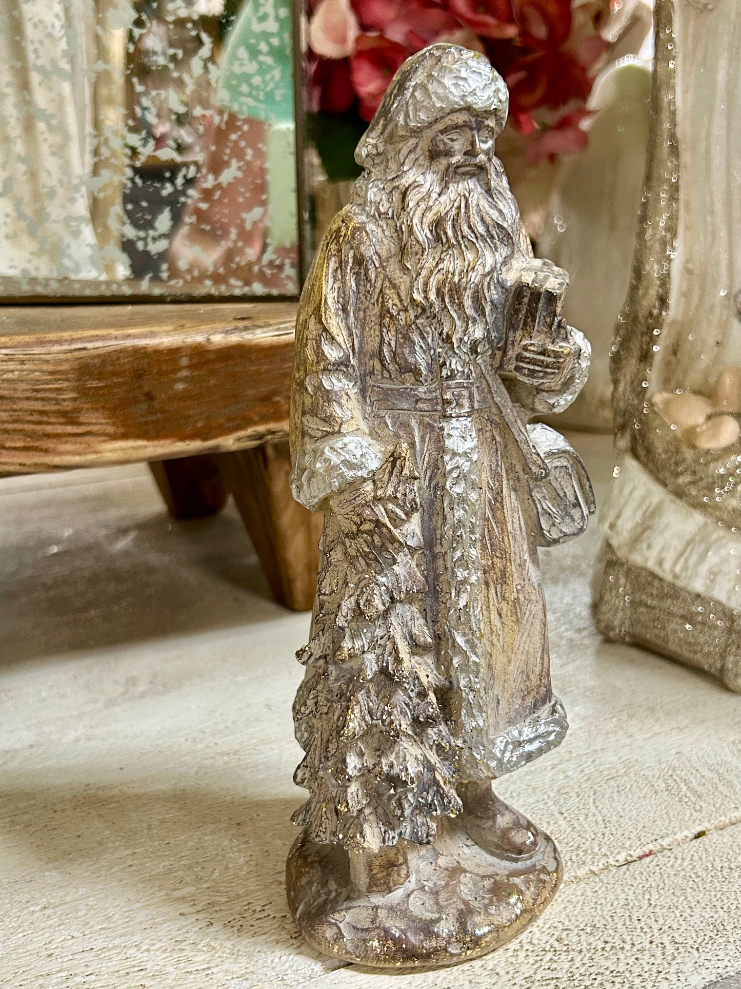 9.65 Inch Resin Holiday Santa Two Styles