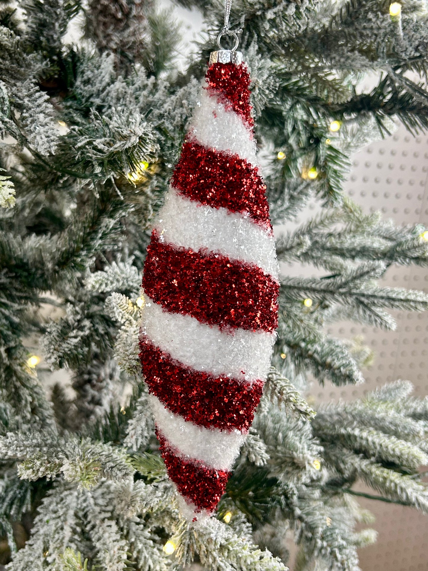 7.75-9 Inch Zigzag Red And White Glitter Ornaments Two Styles