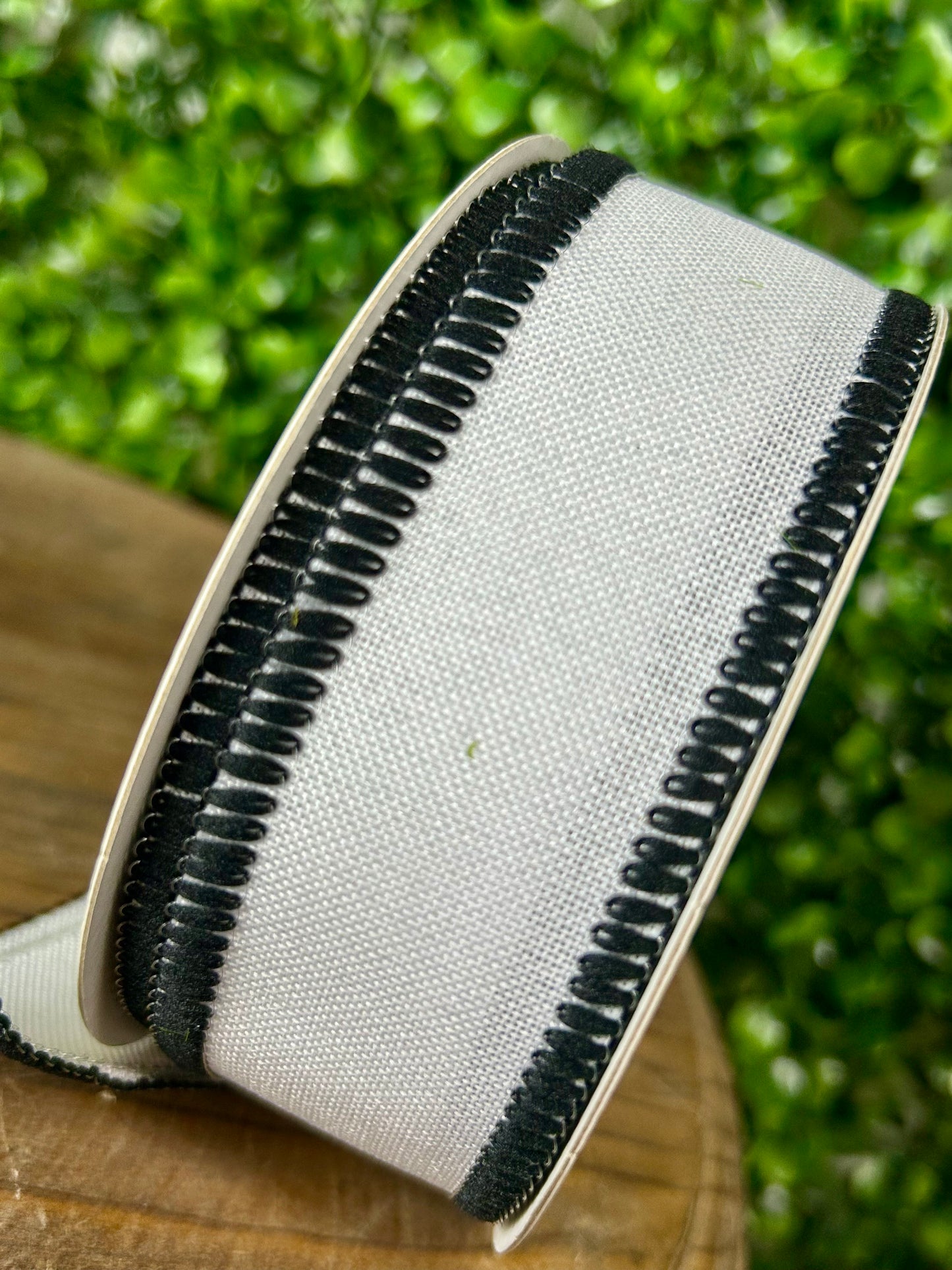 1.5 Inch By 10 Yard Black And White Faux Burlap With Stitch Edge Ribbon