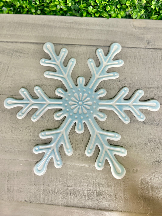 12 Inch Pale Blue And White Metal Embossed Snowflake Sign