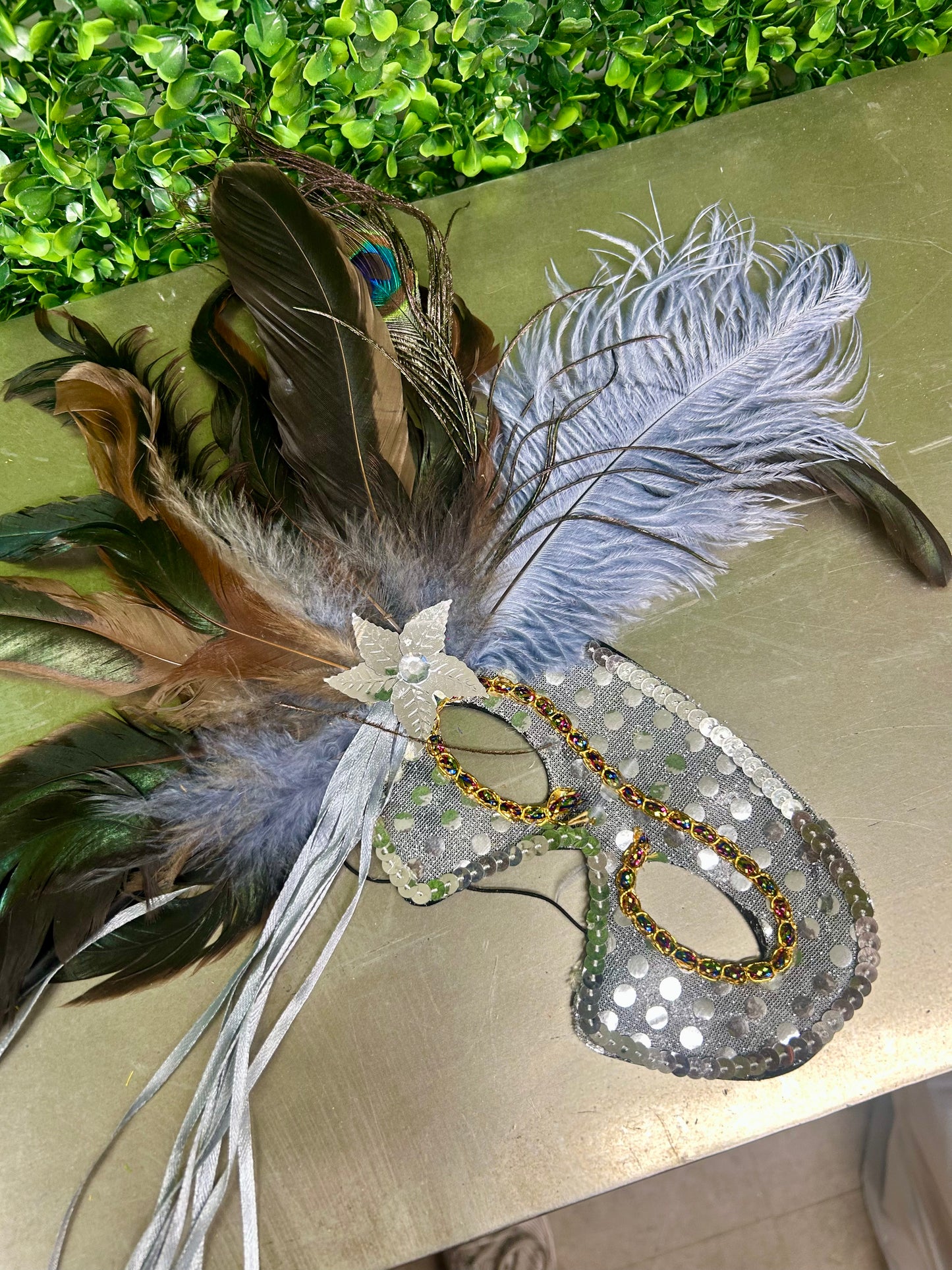 19 Inch Silver Mardi Gras Feather Mask Pick