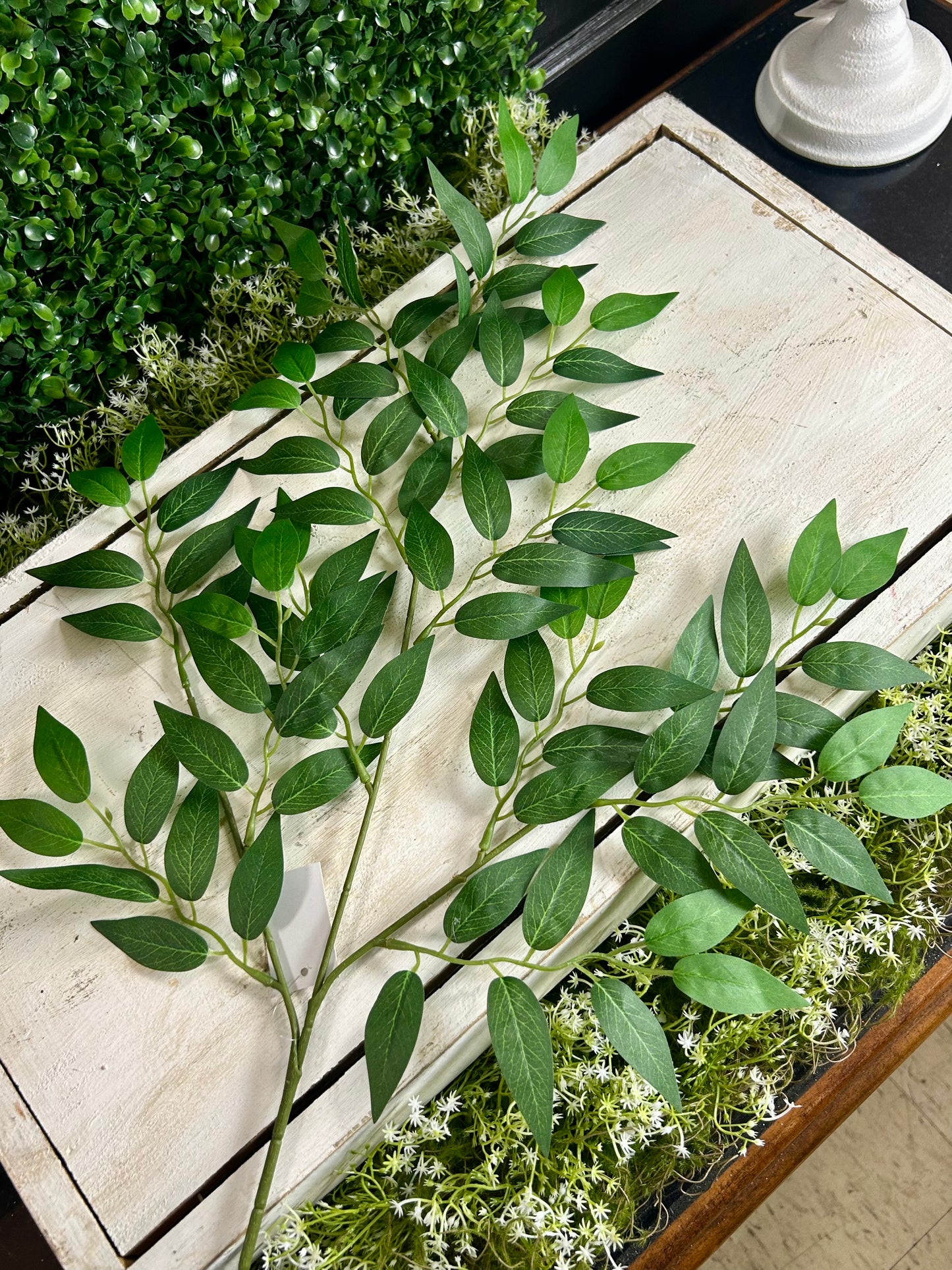 20 Inch Green Wisteria Leaf