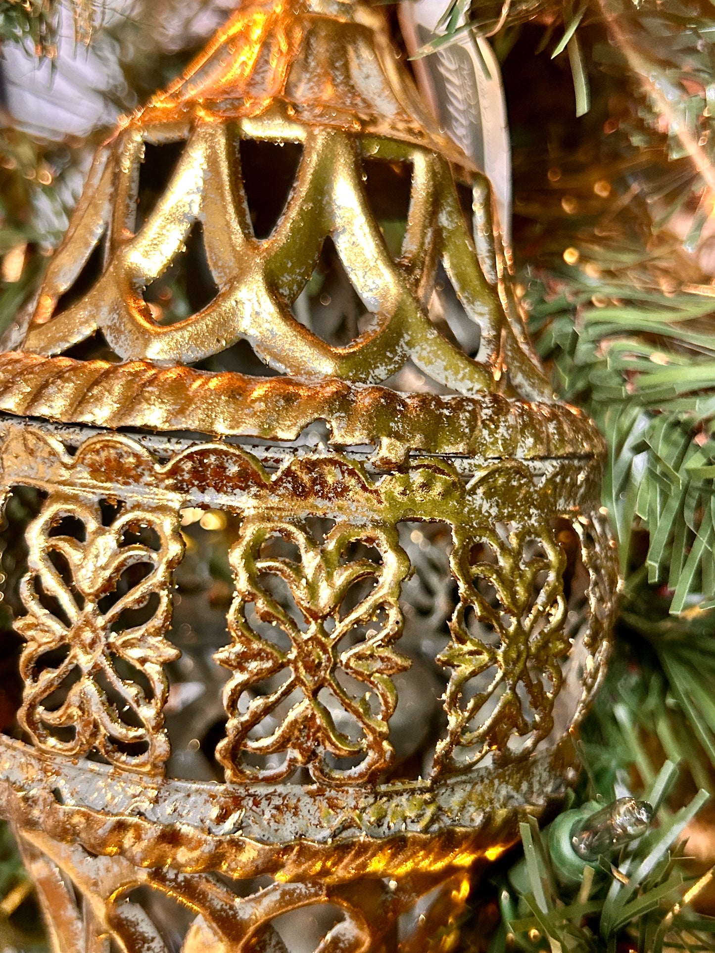 7.5 Inch Gold Metal Filigree Finial Ornament