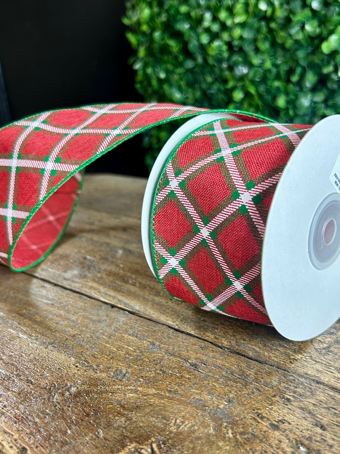 2.5 Inch By 10 Yard Red And Green Lattice Pattern Check Linen Ribbon