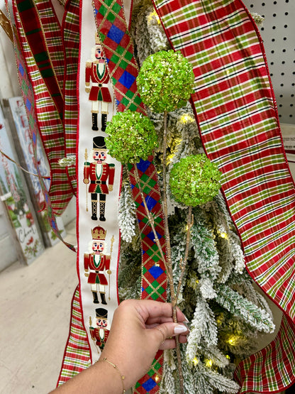 26 Inch Green Ice Ball Spray