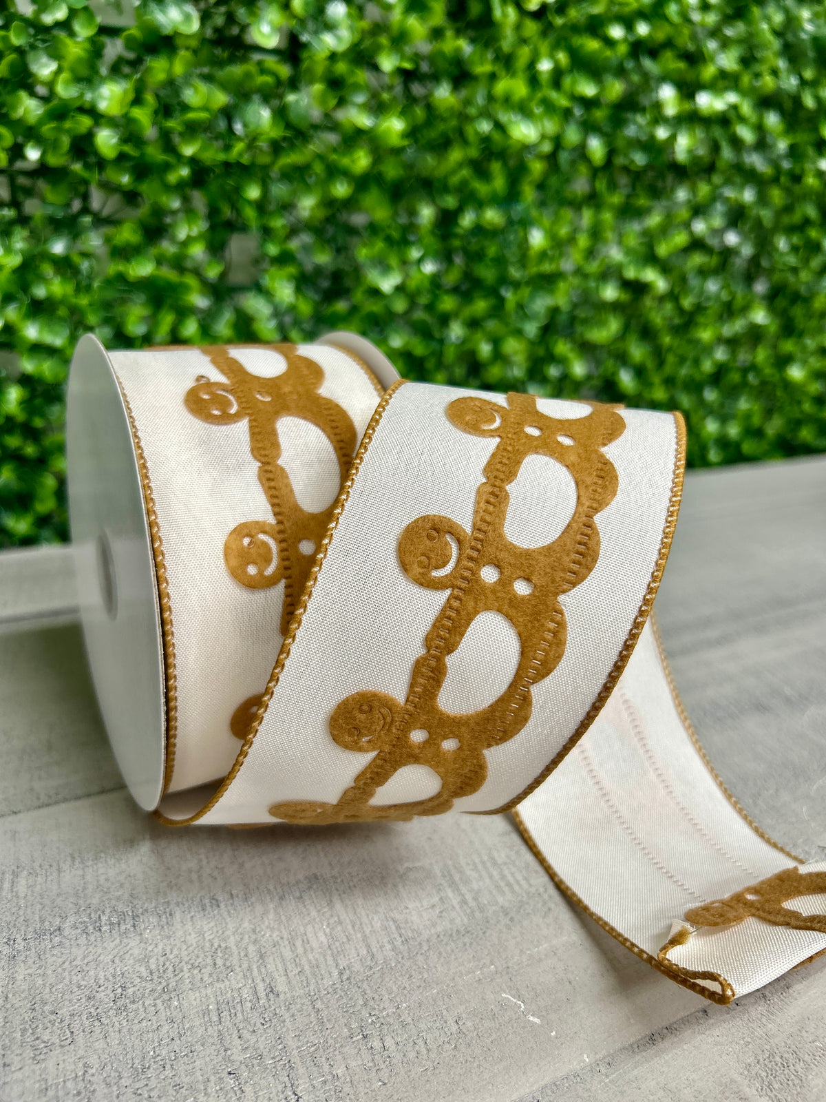 2.5 Inch By 10 Yard Ivory Linen With Gingerbread Cutouts Ribbon