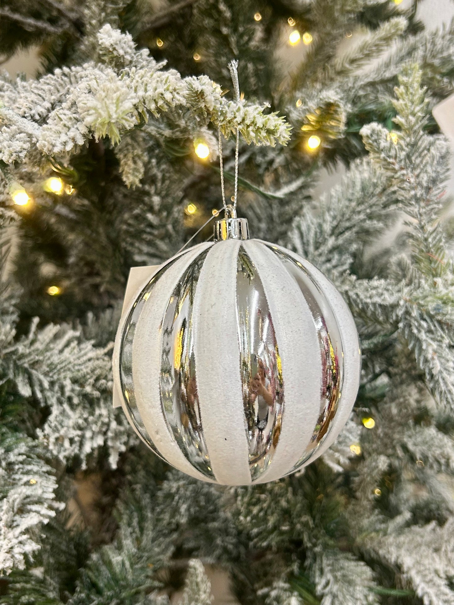 4 Inch Silver And White Ball Ornament