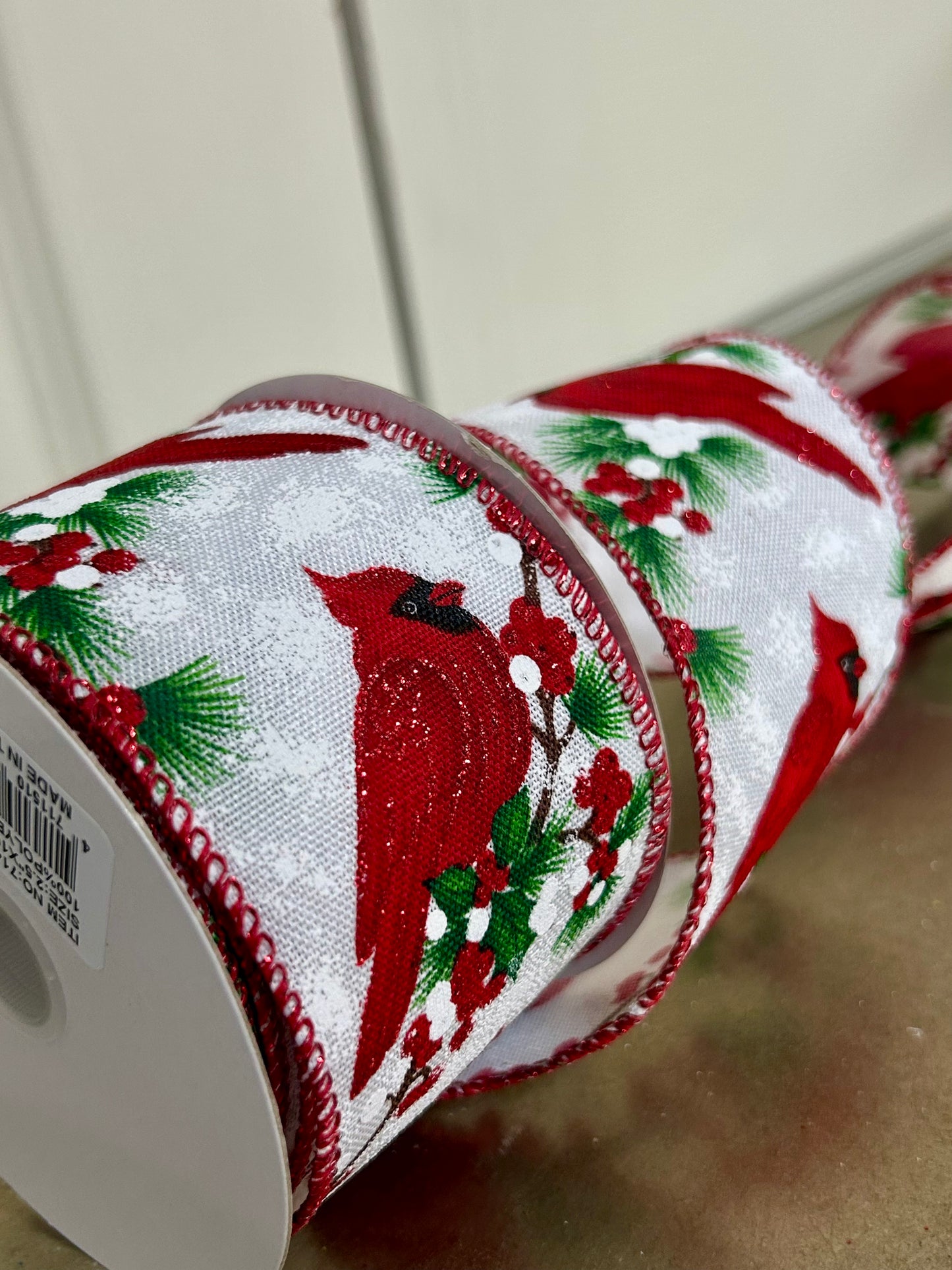 2.5 Inch By 10 Yard Big Sitting Cardinal White Linen Background Ribbon