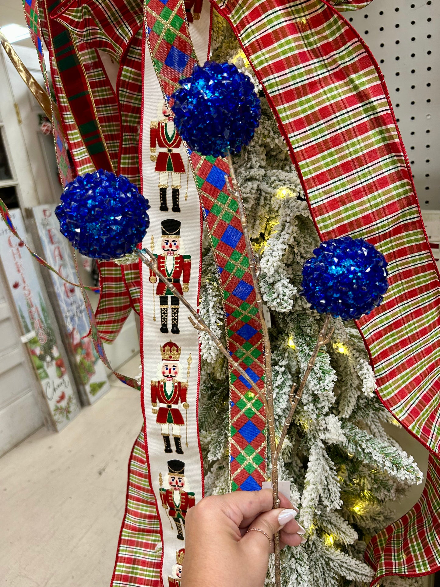 26 Inch Royal Blue Ice Ball Spray