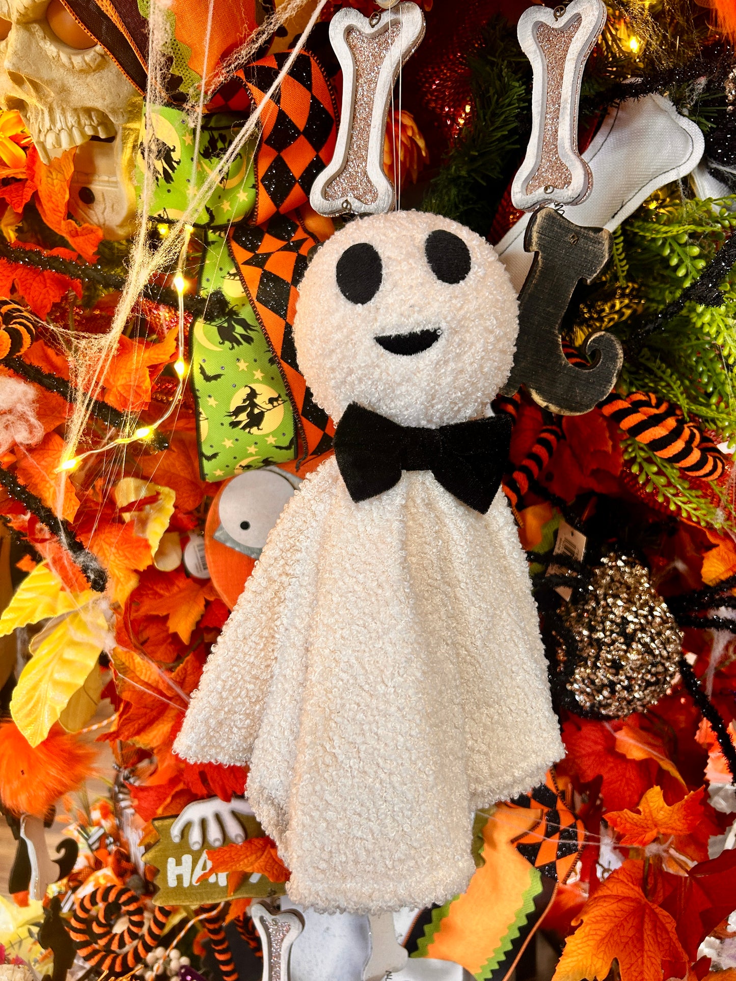 12.5 Inch Hanging Black And White Ghost