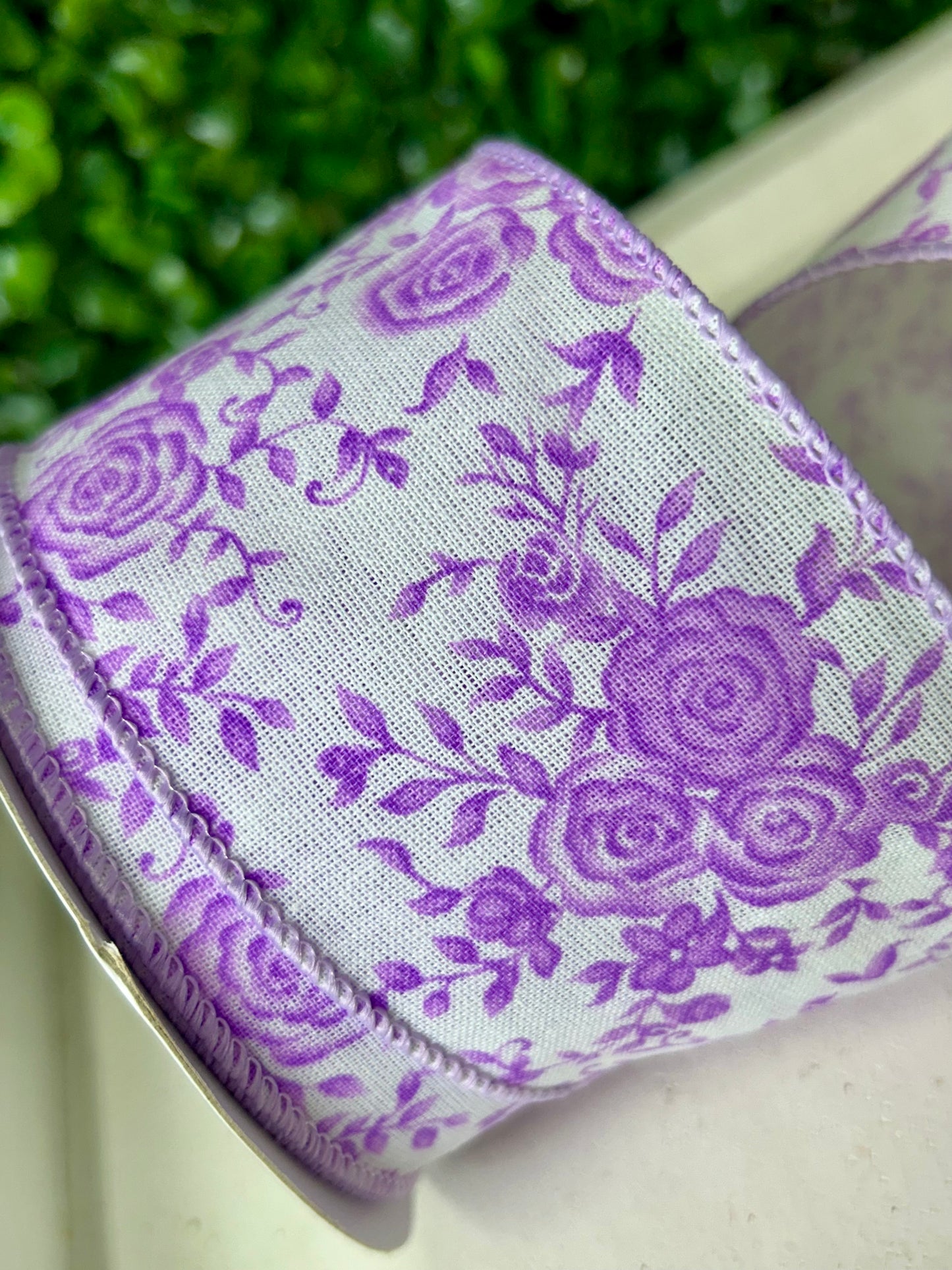 2.5 Inch By 10 Yard White Linen With Lavender Ombre Roses Ribbon