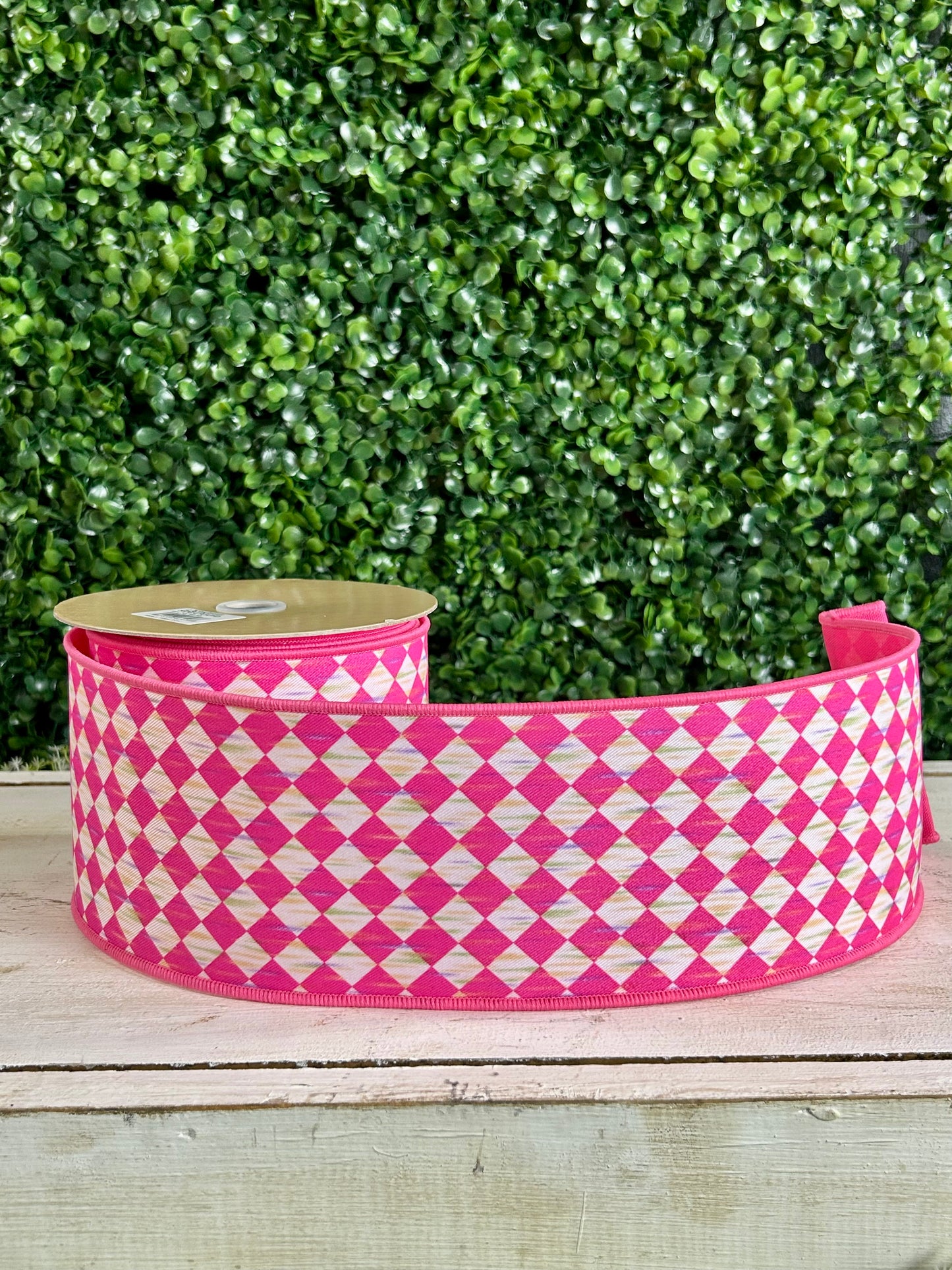 4 Inch By 10 Yard Hot Pink And White Antique Diamond Fused Ribbon