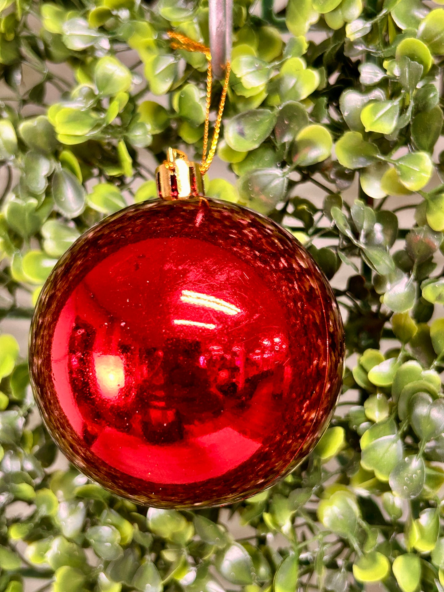 2.75 Inch Red 8 Piece Boxed Ornament Set