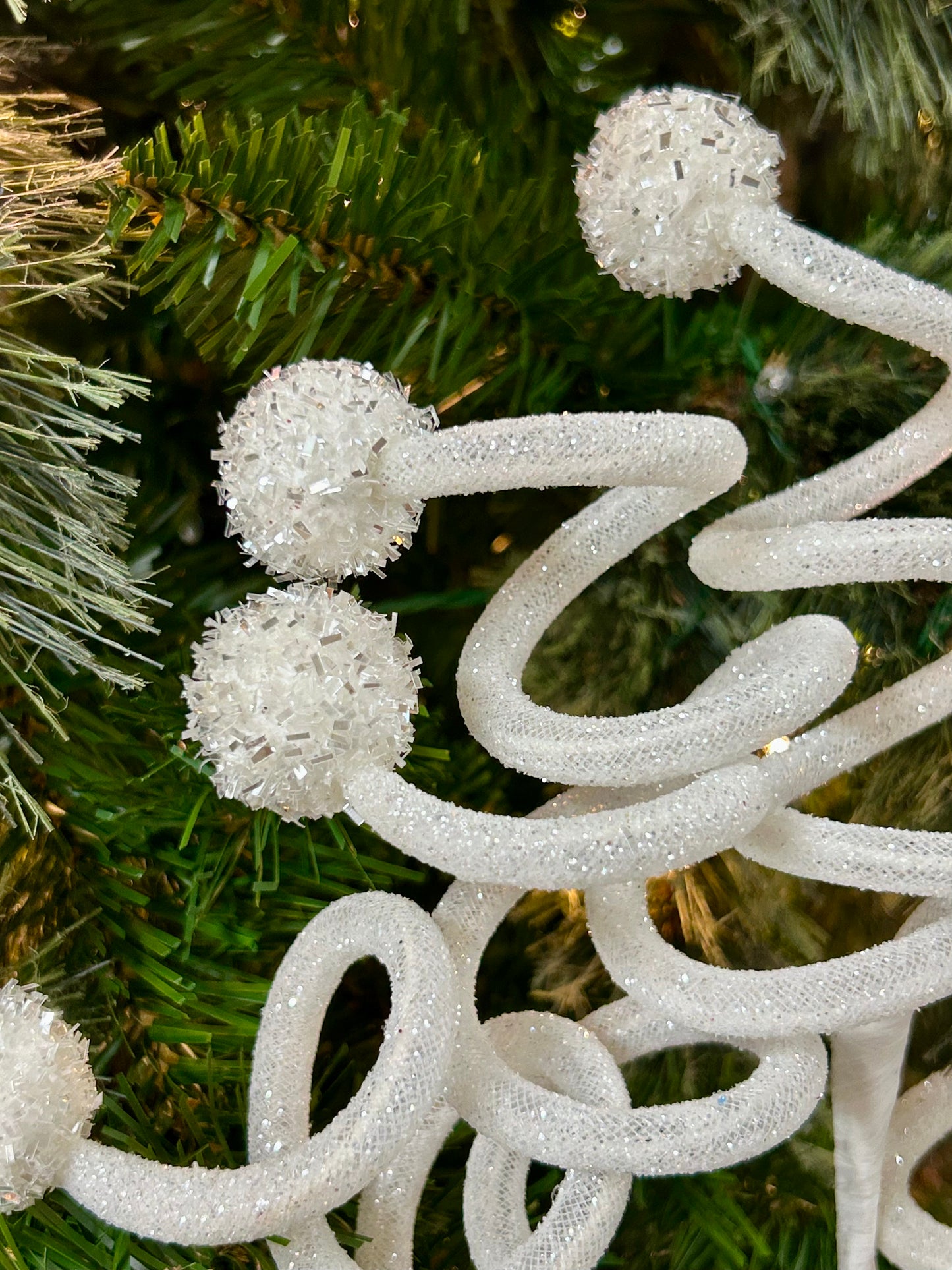 26 Inch White Glitter Curly Ball Spray